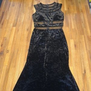 No tags never worn size 4 gorgeous velvet dress.